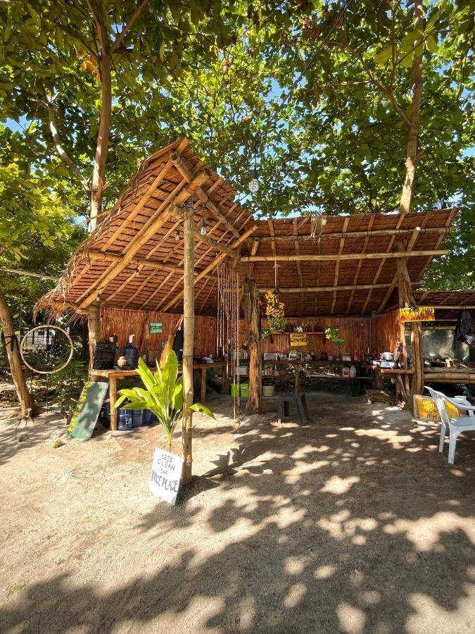 Tribal Huts Community Hostel Daanbantayan Buitenkant foto