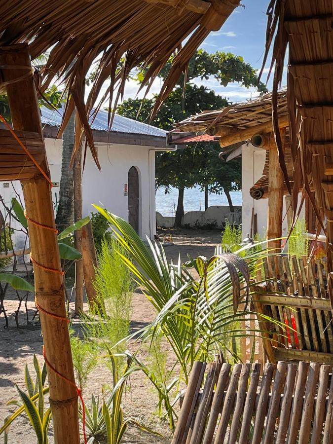 Tribal Huts Community Hostel Daanbantayan Buitenkant foto