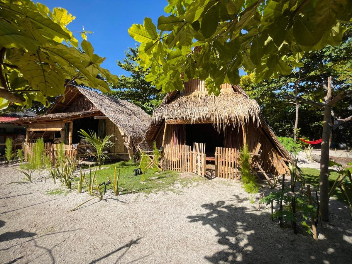 Tribal Huts Community Hostel Daanbantayan Buitenkant foto