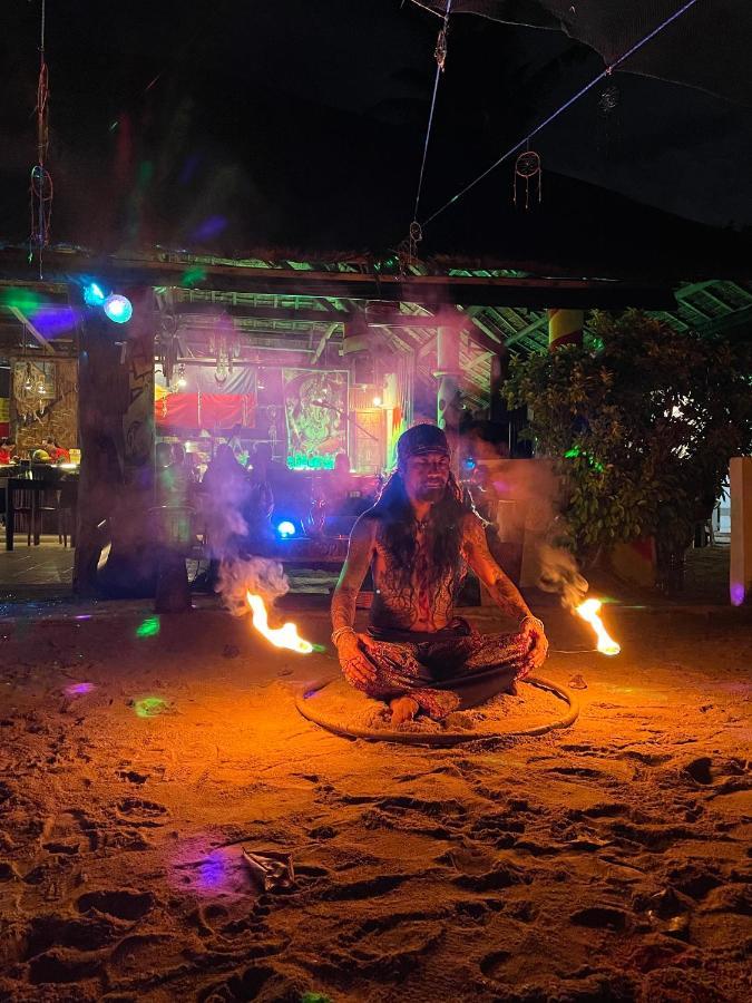 Tribal Huts Community Hostel Daanbantayan Buitenkant foto