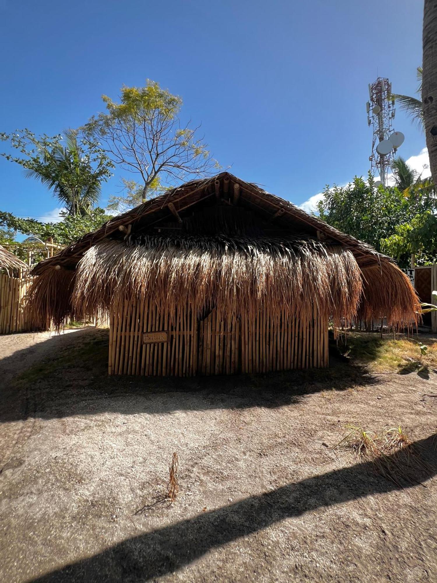 Tribal Huts Community Hostel Daanbantayan Buitenkant foto