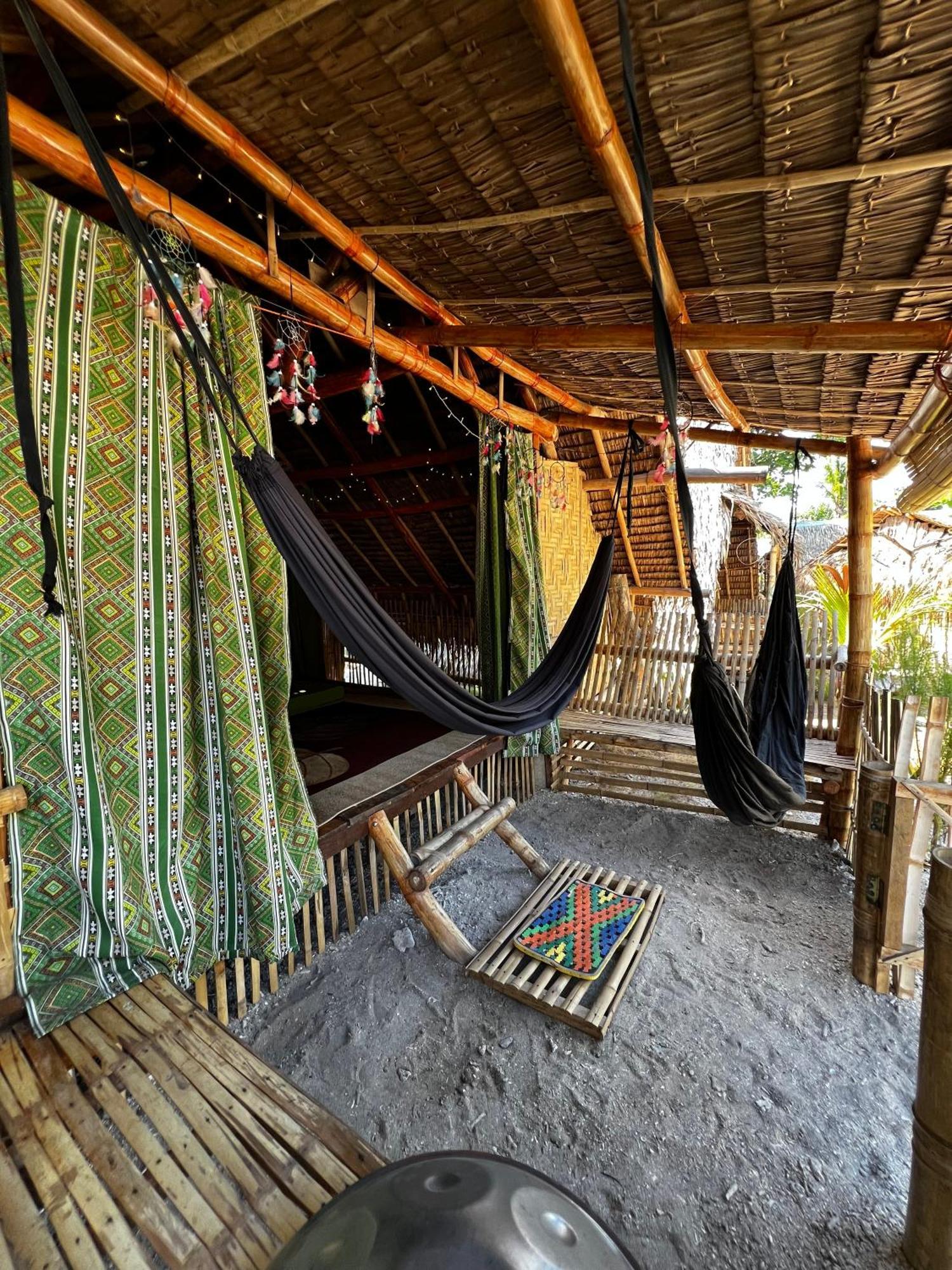 Tribal Huts Community Hostel Daanbantayan Buitenkant foto