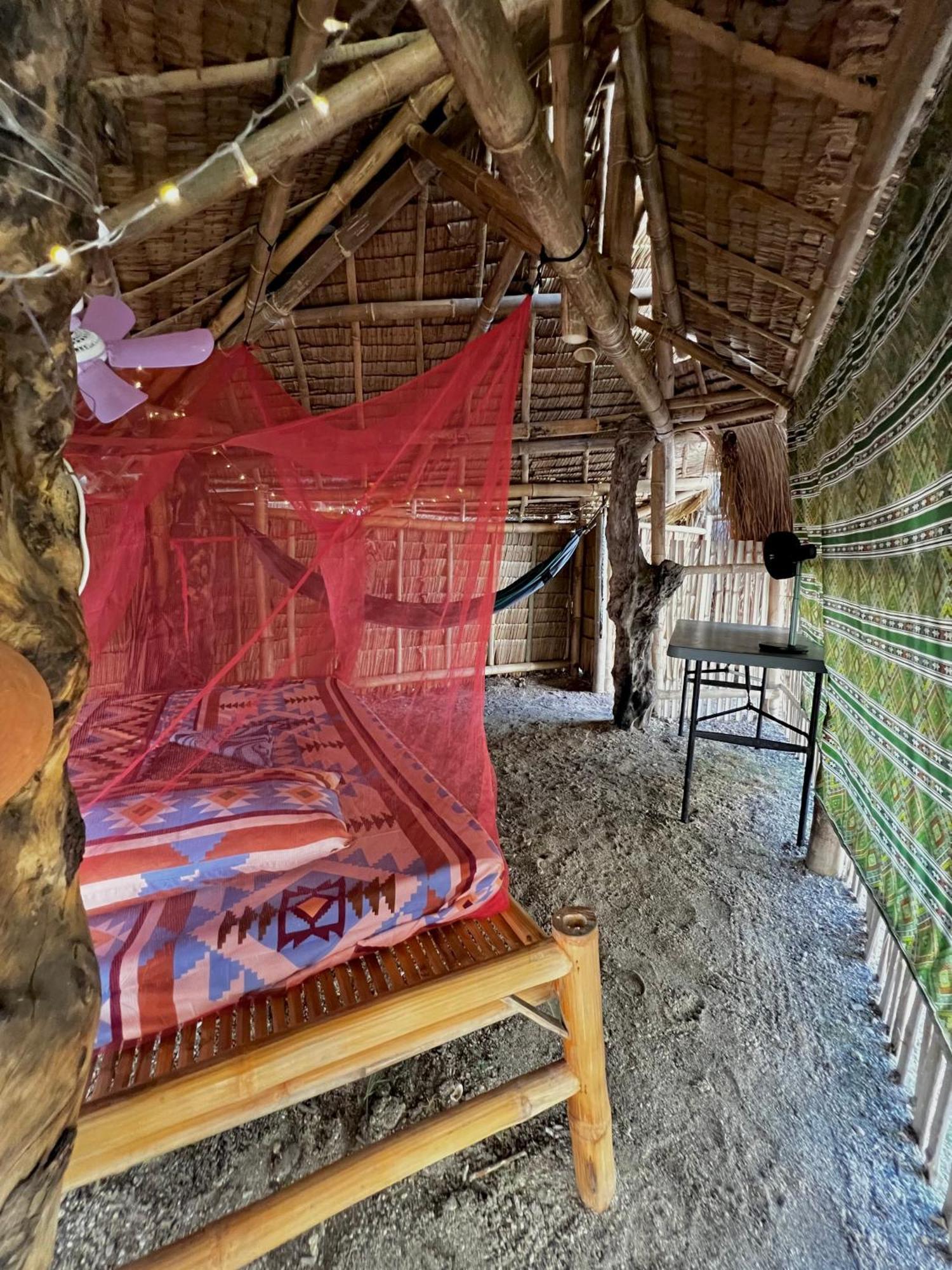 Tribal Huts Community Hostel Daanbantayan Buitenkant foto